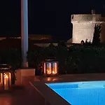 Franklin With Swimming Pool *