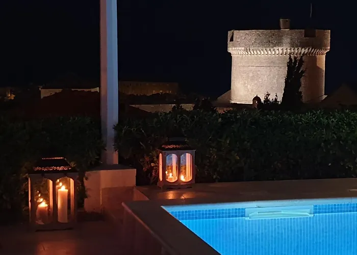 Franklin With Swimming Pool *